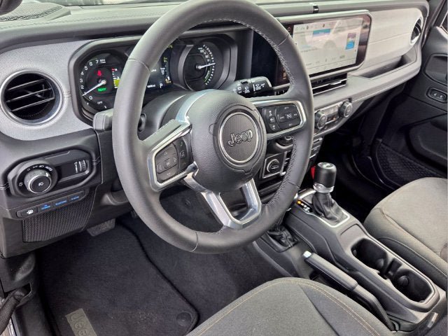 Used 2025 Jeep Wrangler Unlimited Sahara AWD/4WD image 12