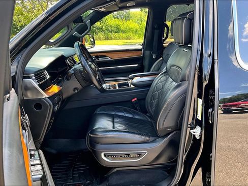 Used 2022 Jeep Grand Wagoneer Series III w/ Rear-Seat Entertainment Group AWD/4WD image 25