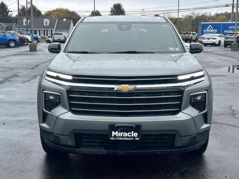 Certified 2025 Chevrolet Traverse LT image 2