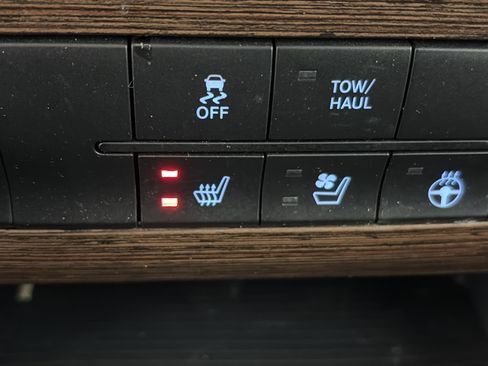 Used 2016 RAM 1500 Laramie w/ Convenience Group image 27