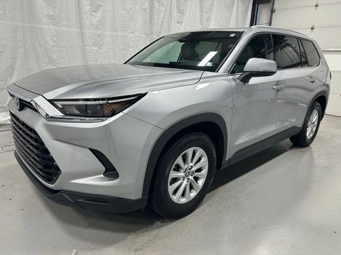 Used 2025 Toyota Grand Highlander AWD image 3