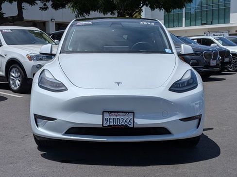 Used 2023 Tesla Model Y Long Range AWD/4WD image 2