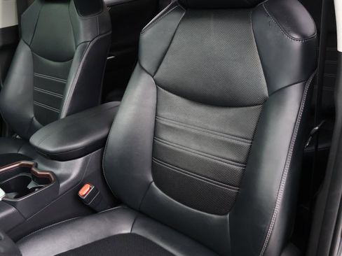 Used 2021 Toyota RAV4 Limited image 12