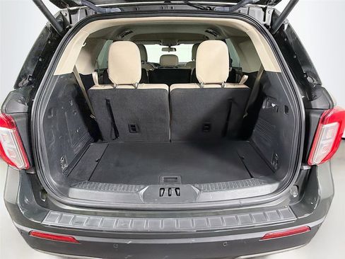 Used 2022 Ford Explorer XLT w/ Equipment Group 202A image 26