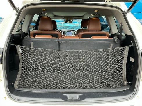 Used 2018 Toyota Highlander Limited Platinum image 5