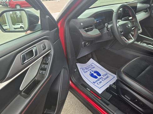 Used 2025 Ford Explorer ST image 6