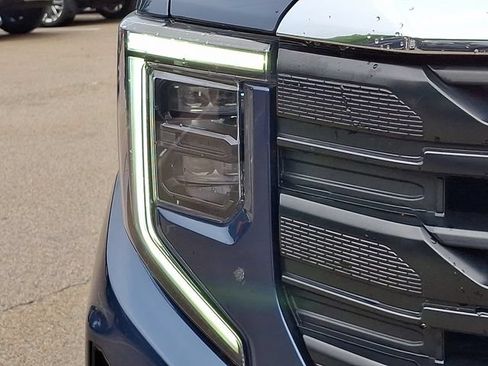 Used 2022 GMC Sierra 1500 Pro w/ Pro Value Package AWD/4WD image 9