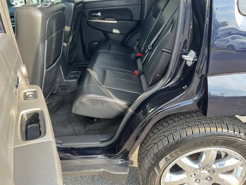 Used 2011 Jeep Liberty Limited w/ Tire & Wheel Group AWD/4WD image 23