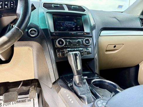 Used 2016 Ford Explorer XLT w/ Equipment Group 202A AWD/4WD image 22