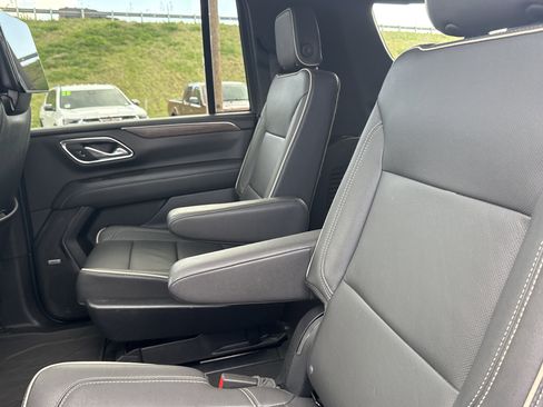 Used 2023 Chevrolet Suburban Premier w/ Advanced Technology Package image 20