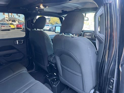 Used 2019 Jeep Wrangler Unlimited Sahara image 22