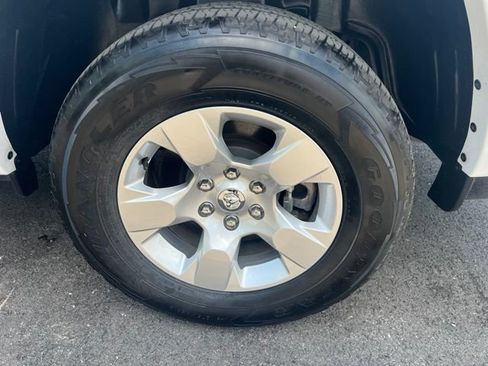 Used 2025 RAM 1500 Big Horn AWD/4WD image 37