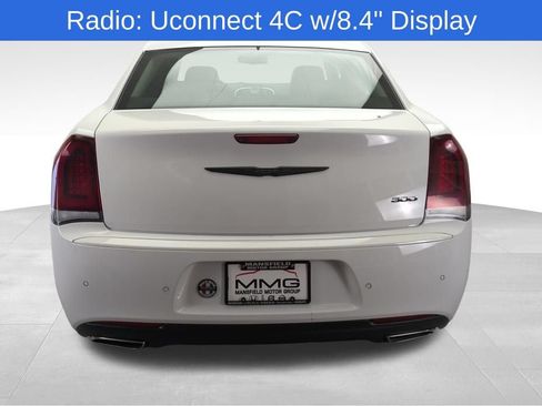 Used 2022 Chrysler 300 Touring L RWD image 6