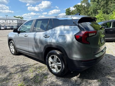Used 2023 GMC Terrain SLE w/ LPO, Floor Liner Package AWD/4WD image 4
