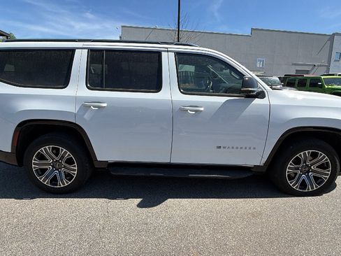Certified 2025 Jeep Wagoneer 4WD w/ Convenience Group I image 7