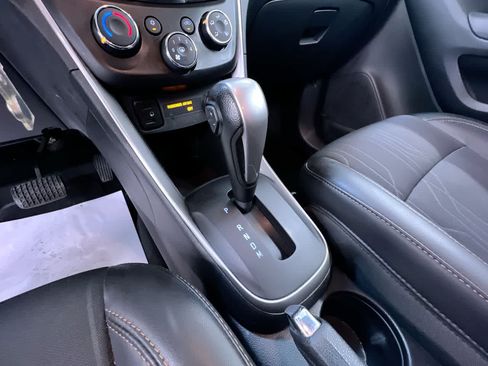 Used 2021 Chevrolet Trax LT FWD image 29