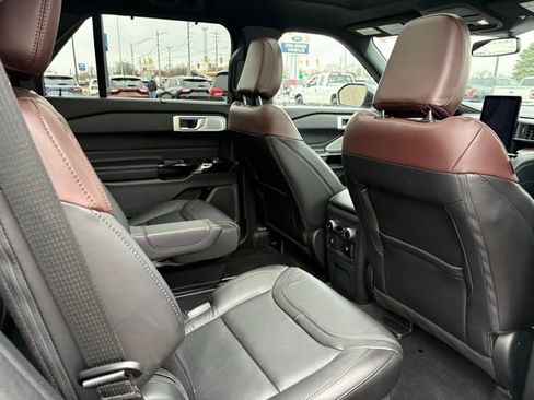 Used 2023 Ford Explorer Platinum w/ Technology Package image 15