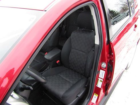 Used 2009 Pontiac Vibe w/ Sun And Sound Package image 26