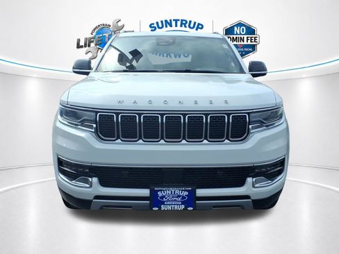 Used 2023 Jeep Wagoneer L Series II AWD/4WD image 2