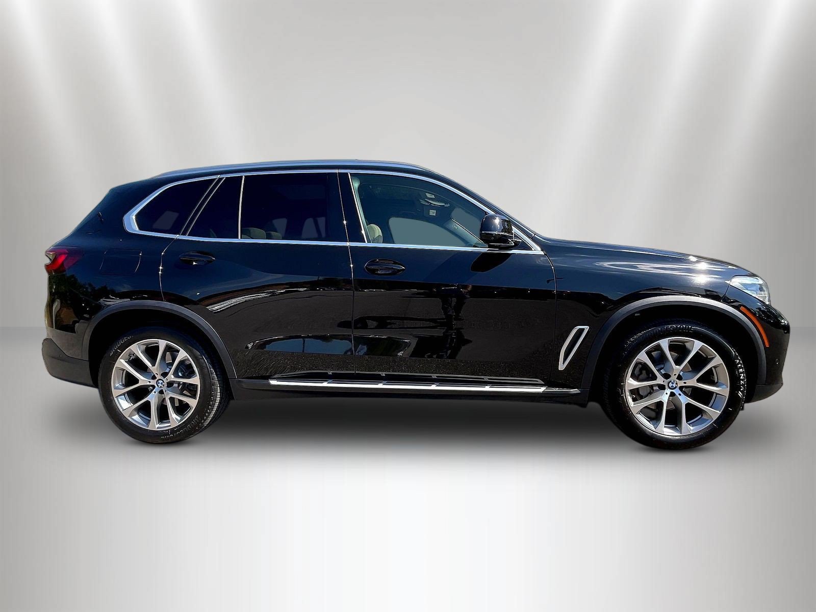 Used 2022 BMW X5 xDrive40i w/ Premium Package AWD/4WD image 4