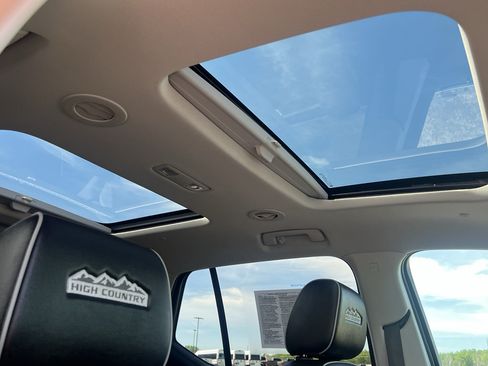 Used 2020 Chevrolet Traverse High Country AWD/4WD image 33