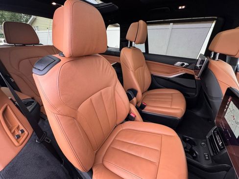 Used 2019 BMW X7 xDrive50i w/ M Sport Package AWD/4WD image 39