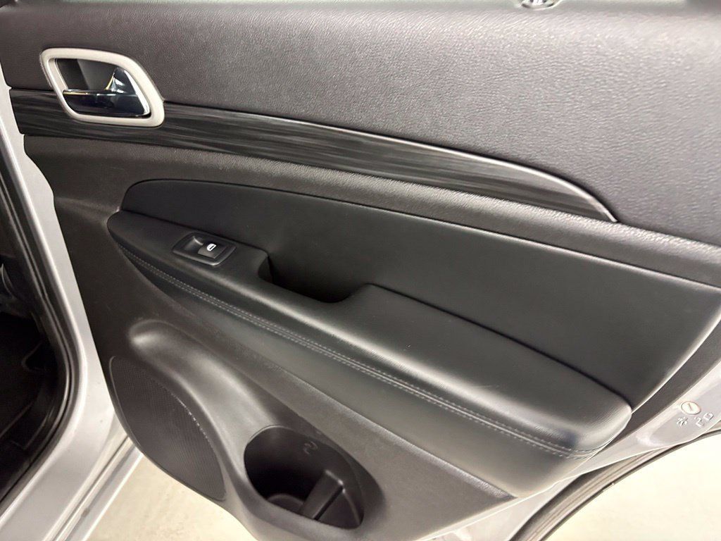 Used 2021 Jeep Grand Cherokee Laredo X RWD image 38