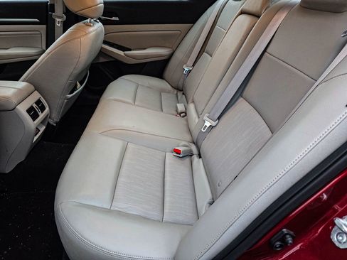 Used 2020 Nissan Altima 2.5 Platinum FWD image 13