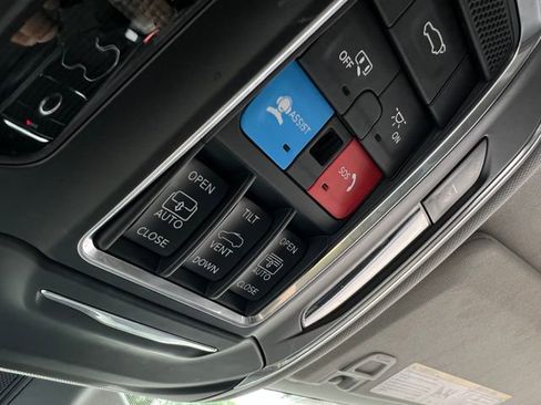 Used 2022 Jeep Grand Cherokee Limited image 34