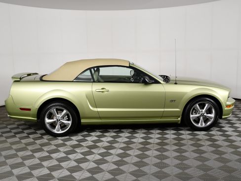 Used 2006 Ford Mustang GT RWD image 18