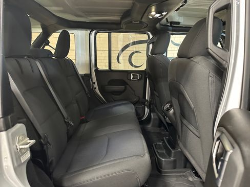 Used 2023 Jeep Wrangler Unlimited AWD/4WD image 18