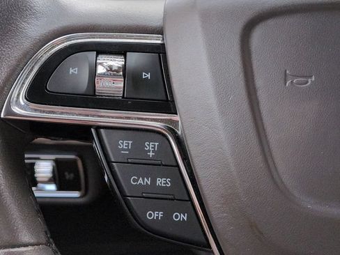 Used 2023 Lincoln Nautilus AWD w/ Premium Package image 25