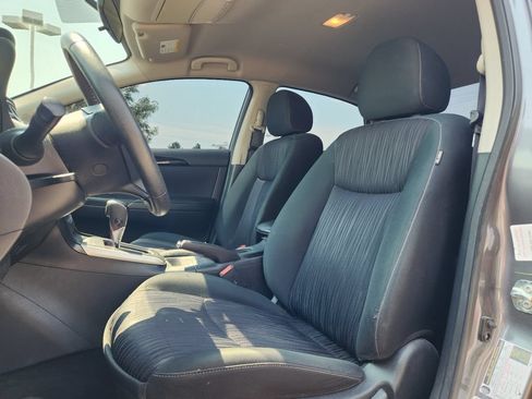 Used 2019 Nissan Sentra SV FWD image 2