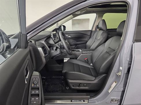 New 2026 Nissan Rogue SV AWD/4WD image 25