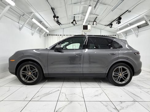 Certified 2025 Porsche Cayenne image 2