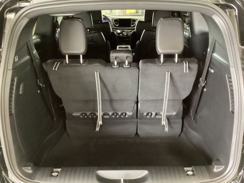 New 2027 Chrysler Pacifica Select AWD/4WD image 5