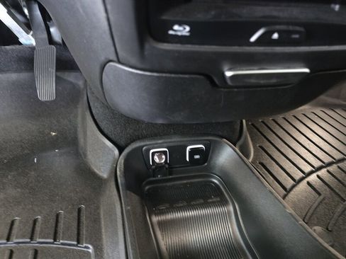 Used 2018 Chrysler Pacifica Limited image 22