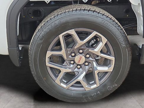 New 2026 GMC Sierra 1500 SLE image 10