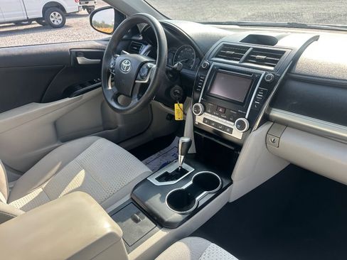 Used 2014 Toyota Camry LE image 10