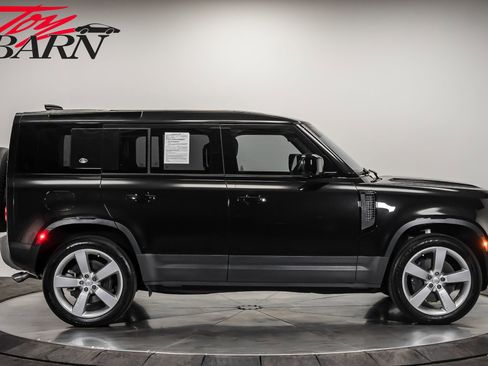 Used 2024 Land Rover Defender 110 SE image 6