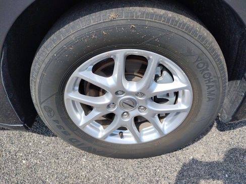 Used 2023 Chrysler Pacifica Touring-L FWD image 27