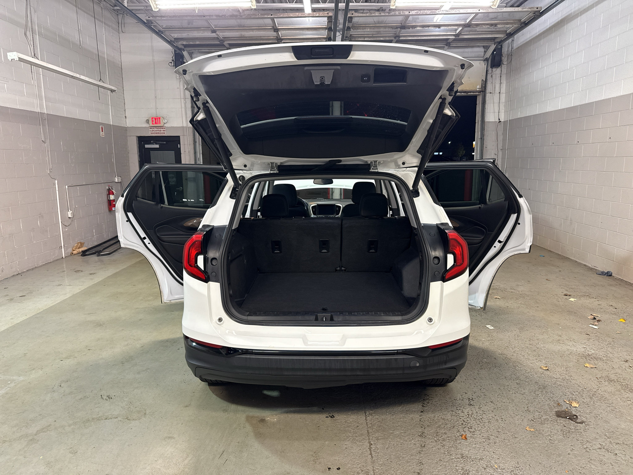 Used 2021 GMC Terrain SLE w/ Driver Convenience Package AWD/4WD image 13