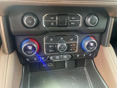 Used 2022 Chevrolet Tahoe High Country AWD/4WD image 8