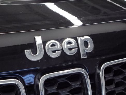 Certified 2021 Jeep Grand Cherokee Limited w/ Trailer Tow Group IV AWD/4WD image 4