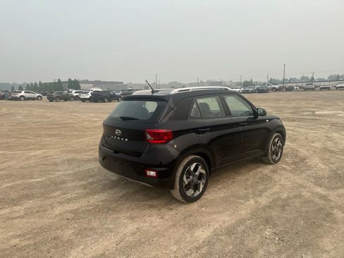 Used 2023 Hyundai Venue SEL FWD image 7