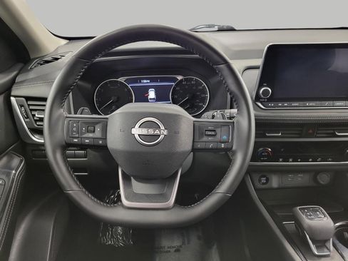 Used 2025 Nissan Rogue SV image 6