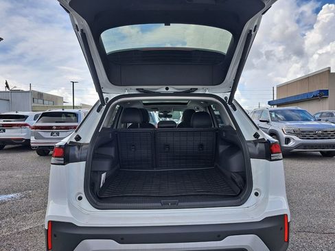 New 2026 Volkswagen Tiguan SE FWD image 25
