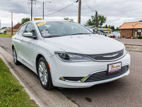 Used 2016 Chrysler 200 Limited w/ Convenience Group FWD image 3