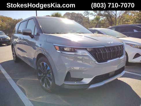 Used 2024 Kia Carnival EX image 1