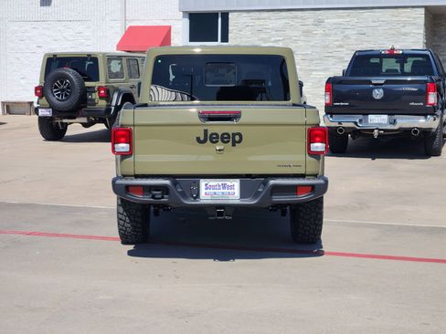 New 2026 Jeep Gladiator Sport image 8